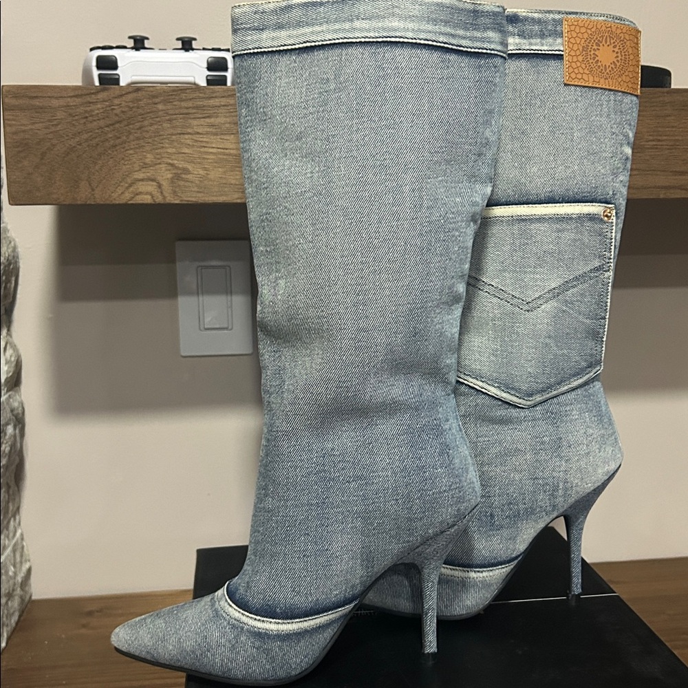 Cape Robbin Salina Light Blue Denim Heeled Boots new in box size 6 - Picture 7 of 13